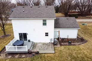 102 Windward Ln, Rochelle, IL 61068 - Photo 5