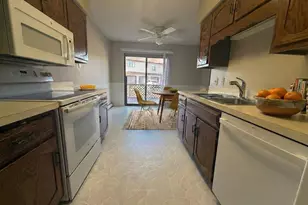 1827 Kerrybrook Ct, Sycamore, IL 60178 - Photo 7