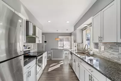 918 Mayfair Place, Rockford, IL 61107 - Photo 7