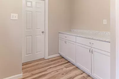 2803 Fairview Avenue, Rockford, IL 61101 - Photo 13