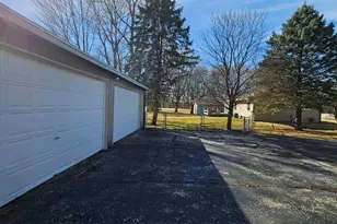 4696 Palmerstone Rd, Rockford, IL 61102 - Photo 7