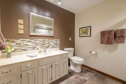 2917 Brookview Drive #Unit 1, Freeport, IL 61032 - Photo 5