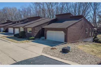 2917 Brookview Drive #Unit 1, Freeport, IL 61032 - Photo 1