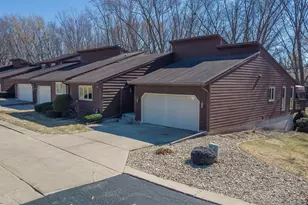 2917 Brookview Dr, Freeport, IL 61032 - Photo 1