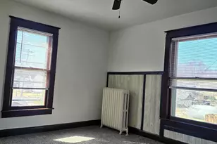 1173 W Pleasant St, Freeport, IL 61032 - Photo 7