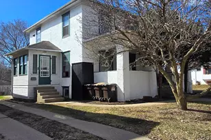 1173 W Pleasant St, Freeport, IL 61032 - Photo 1