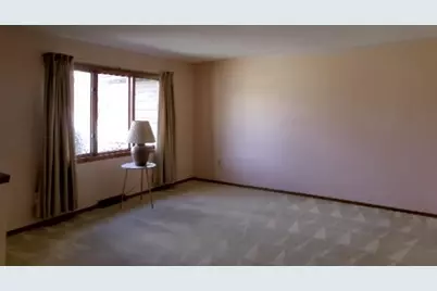 2115 Cimarron Drive, Freeport, IL 61032 - Photo 3