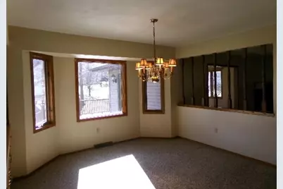 2115 Cimarron Drive, Freeport, IL 61032 - Photo 5