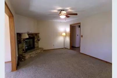 2115 Cimarron Drive, Freeport, IL 61032 - Photo 7