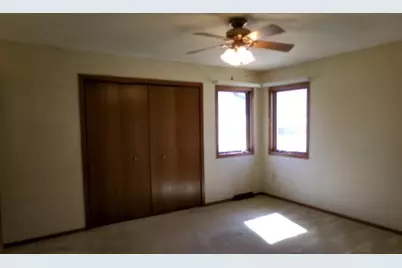 2115 Cimarron Drive, Freeport, IL 61032 - Photo 9