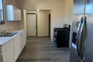 1027 S Chicago Ave, Freeport, IL 61032 - Photo 3