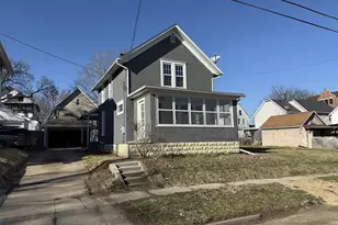 816 W Pleasant St, Freeport, IL 61032 - Photo 1