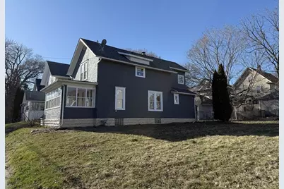 816 W Pleasant Street, Freeport, IL 61032 - Photo 9