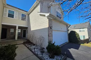 906 Cynthia Ln, Lake in the Hills, IL 60156 - Photo 3