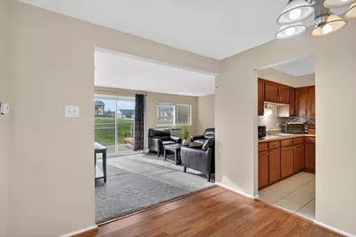 706 Marilyn Unit 107 Avenue, Glendale Heights, IL 60139 - Photo 5