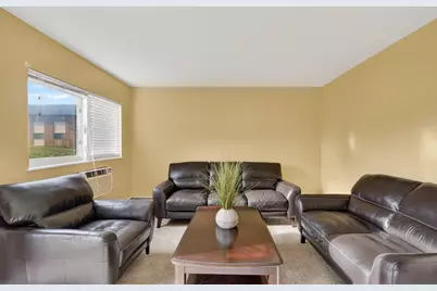 706 Marilyn Unit 107 Avenue, Glendale Heights, IL 60139 - Photo 3