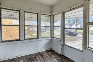 2823 Ridgeway Ave, Rockford, IL 61101 - Photo 7