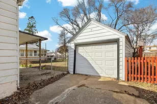 2823 Ridgeway Ave, Rockford, IL 61101 - Photo 3