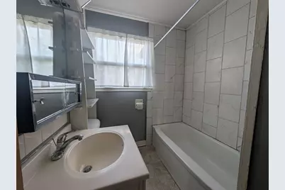 934 Jefferson Drive, Freeport, IL 61032 - Photo 11