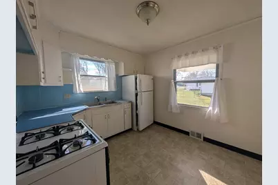 934 Jefferson Drive, Freeport, IL 61032 - Photo 7