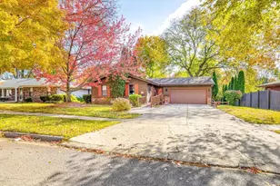 1626 Constitution Pl, Rockford, IL 61103 - Photo 3