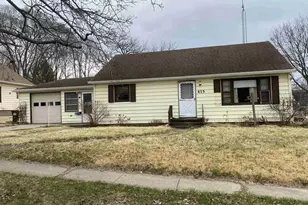 415 N Trunck Ave, Freeport, IL 61032 - Photo 1