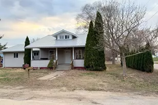 603 Iris St, Savanna, IL 61074 - Photo 1