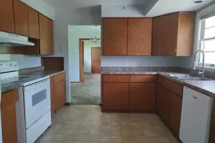 2040 Hillside Dr, Rockford, IL 61107 - Photo 3
