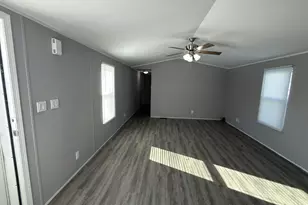 594 Park Ave, Belvidere, IL 61008 - Photo 7