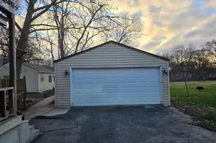 2907 Vinton, Rockford, IL 61101 - Photo 3