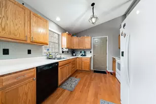 3970 Pepper Dr, Rockford, IL 61114 - Photo 9