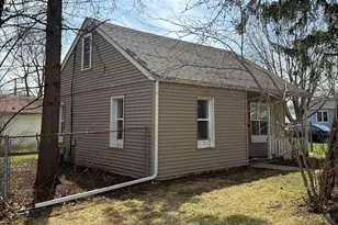 2824 School St, Rockford, IL 61101 - Photo 3