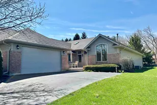 11370 Lindbergh Ln, Poplar Grove, IL 61065 - Photo 3