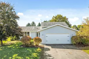 6609 Sawmill Dr, Roscoe, IL 61073 - Photo 1