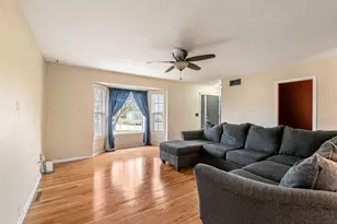 918 Julien St, Belvidere, IL 61008 - Photo 9