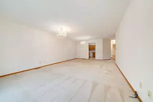 5036 Valley Pines Dr, Rockford, IL 61109 - Photo 9