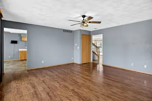 6980 N Summit Dr, Byron, IL 61010 - Photo 19