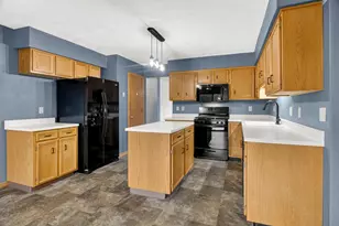 6980 N Summit Dr, Byron, IL 61010 - Photo 13