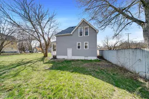 906 S 5th St, Rockford, IL 61104 - Photo 15