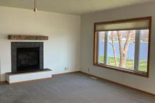 5199 Browns Beach Rd, Rockford, IL 61103 - Photo 9