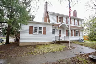 422 N Hennepin Ave, Dixon, IL 61021 - Photo 1