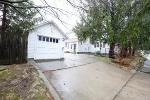 422 N Hennepin Ave, Dixon, IL 61021 - Photo 7