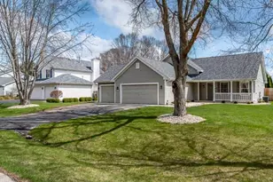 8311 Woodbridge Ln, Machesney Park, IL 61115 - Photo 3