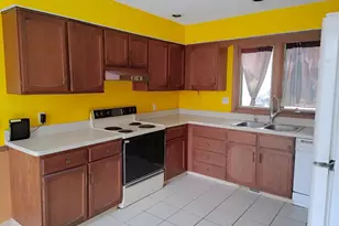 8046 Harvest Hill Dr, Roscoe, IL 61073 - Photo 7
