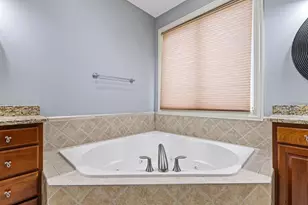 941 Tivoli Dr, Rockford, IL 61107 - Photo 27