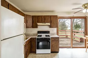 8512 Mildred Rd, Machesney Park, IL 61115 - Photo 9