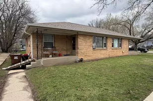 2242 7th St, Rockford, IL 61104 - Photo 3