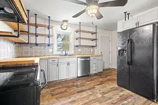 208 W Garfield St, Pearl City, IL 61062 - Photo 3