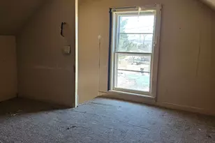 694 Montgomery Ave, East Dubuque, IL 61025 - Photo 15