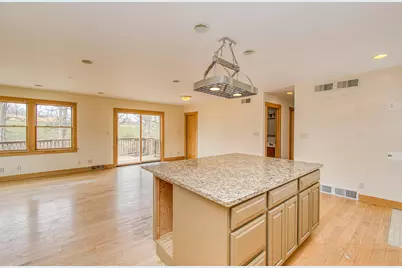 13800 W Valley Road, East Dubuque, IL 61025 - Photo 5
